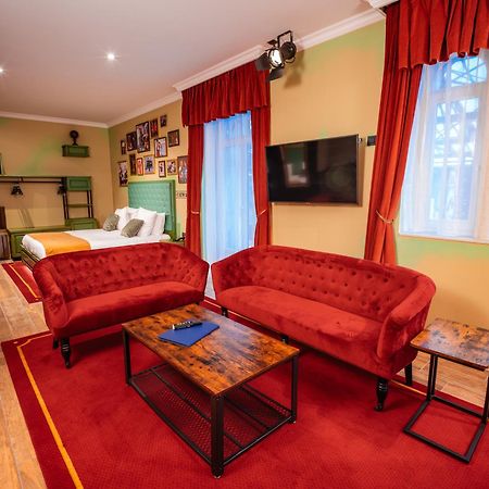Theater Hotel 德帕内 外观 照片