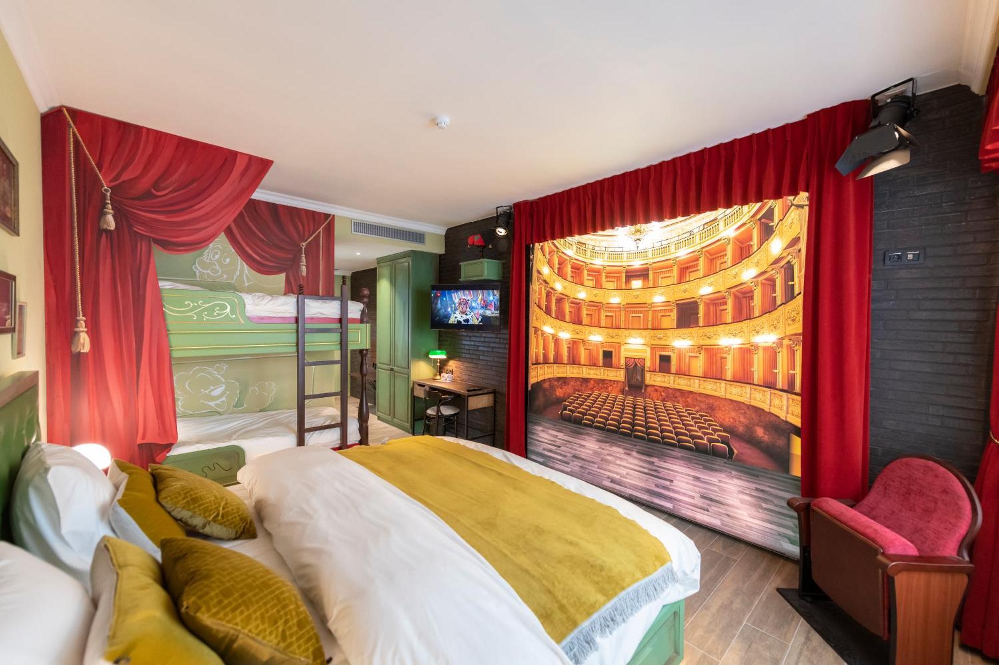 Theater Hotel 德帕内 外观 照片