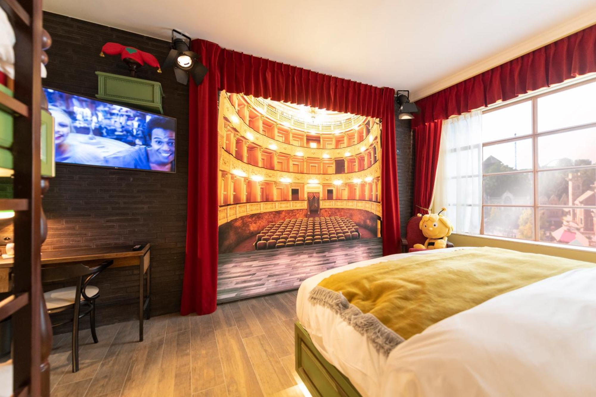 Theater Hotel 德帕内 外观 照片